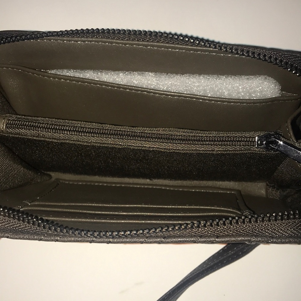Mossimo Wallet - Picture 3 of 4
